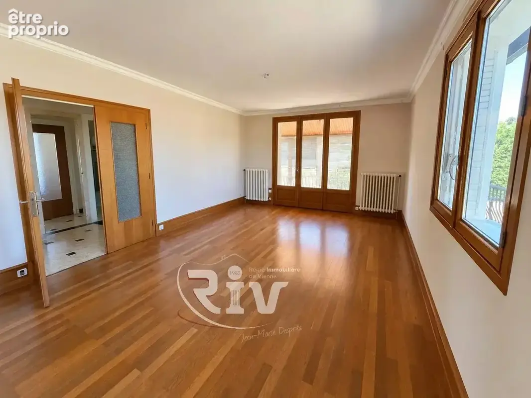 Maison familiale d’environ 120 m² avec grand garage, dépendances et terrain – COUR-ET-BUIS - photo 2