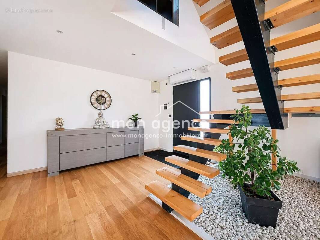 Maison à BUCHY