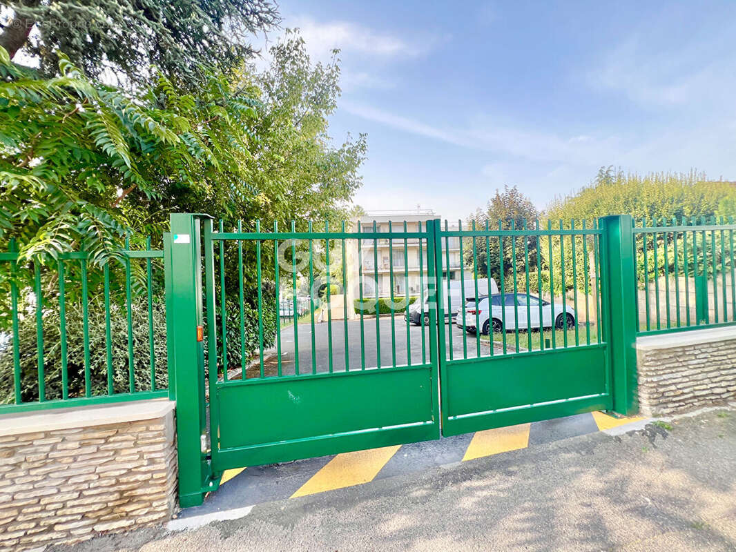 Parking à BAGNEUX
