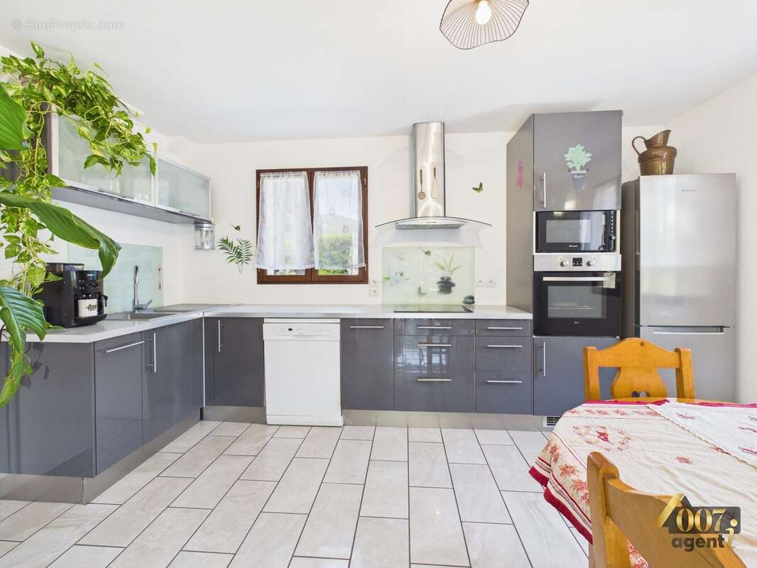 Maison 83 m² à La Rochette  - photo 9