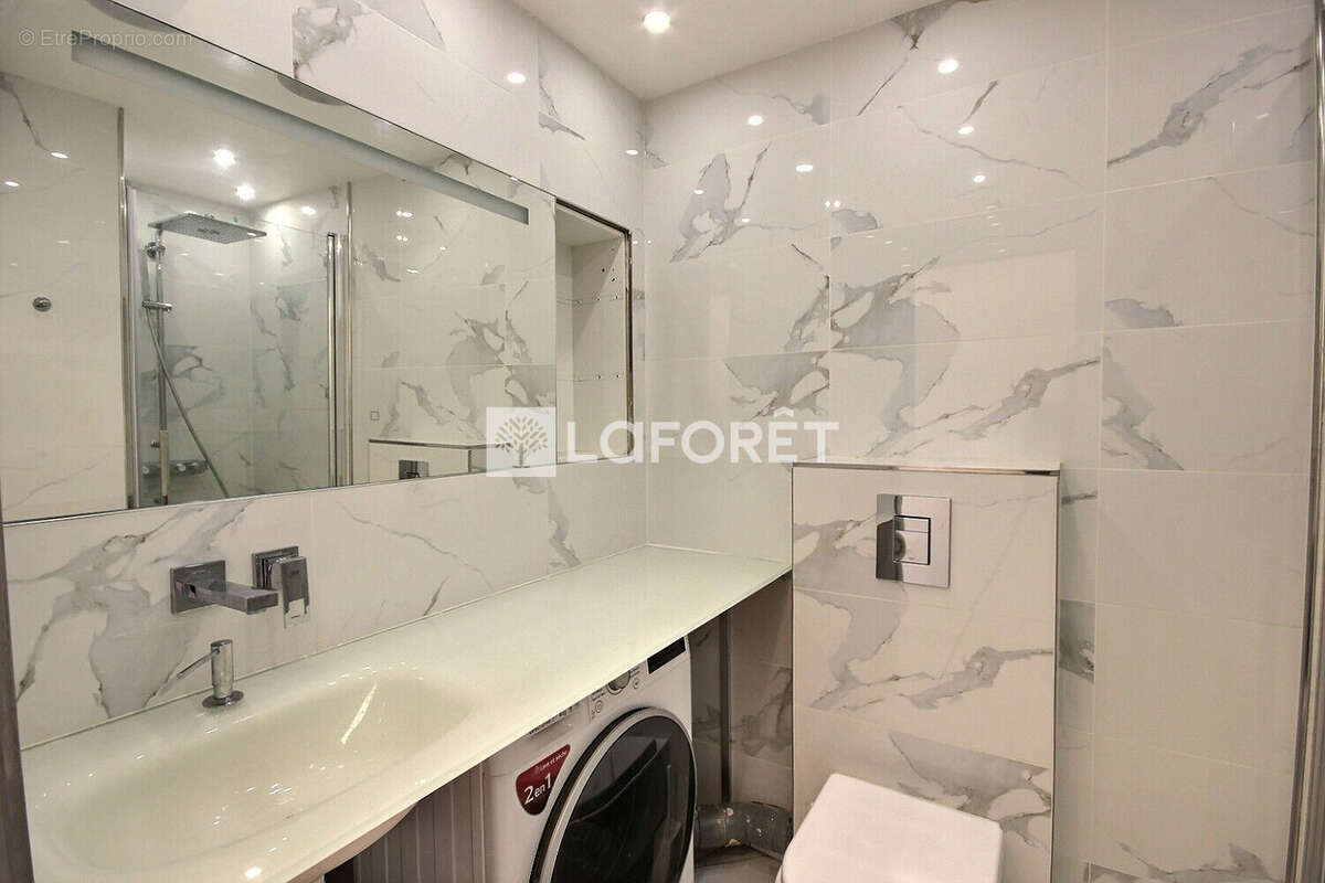 Appartement à COURBEVOIE