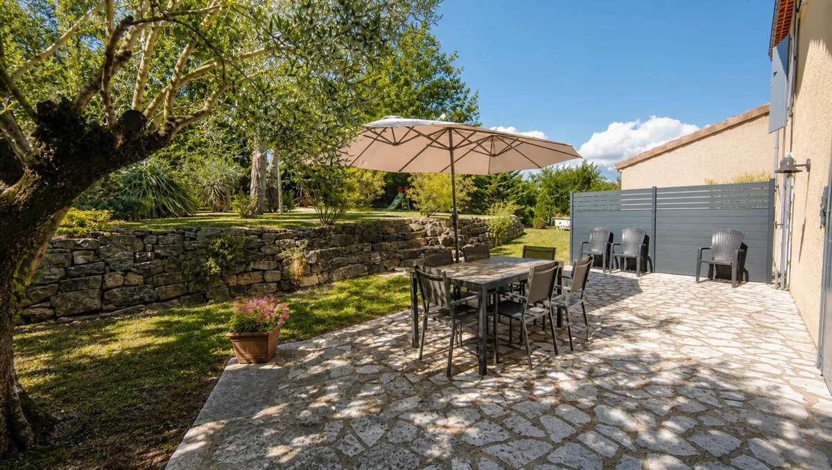 Belle villa spacieuse avec grand terrain et logement independant - photo 16