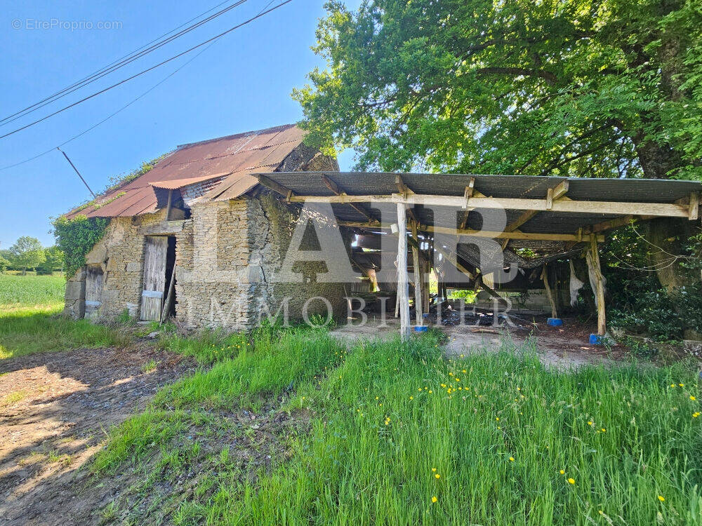 Terrain à SAINT-PIERRE-DES-NIDS