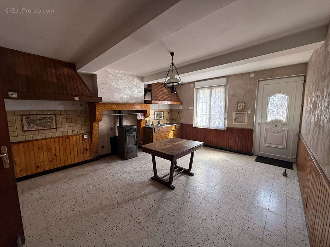 Maison à DONCHERY