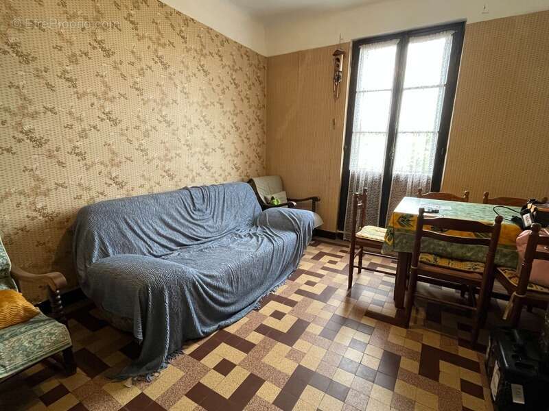 Appartement à BAGNOLS-EN-FORET