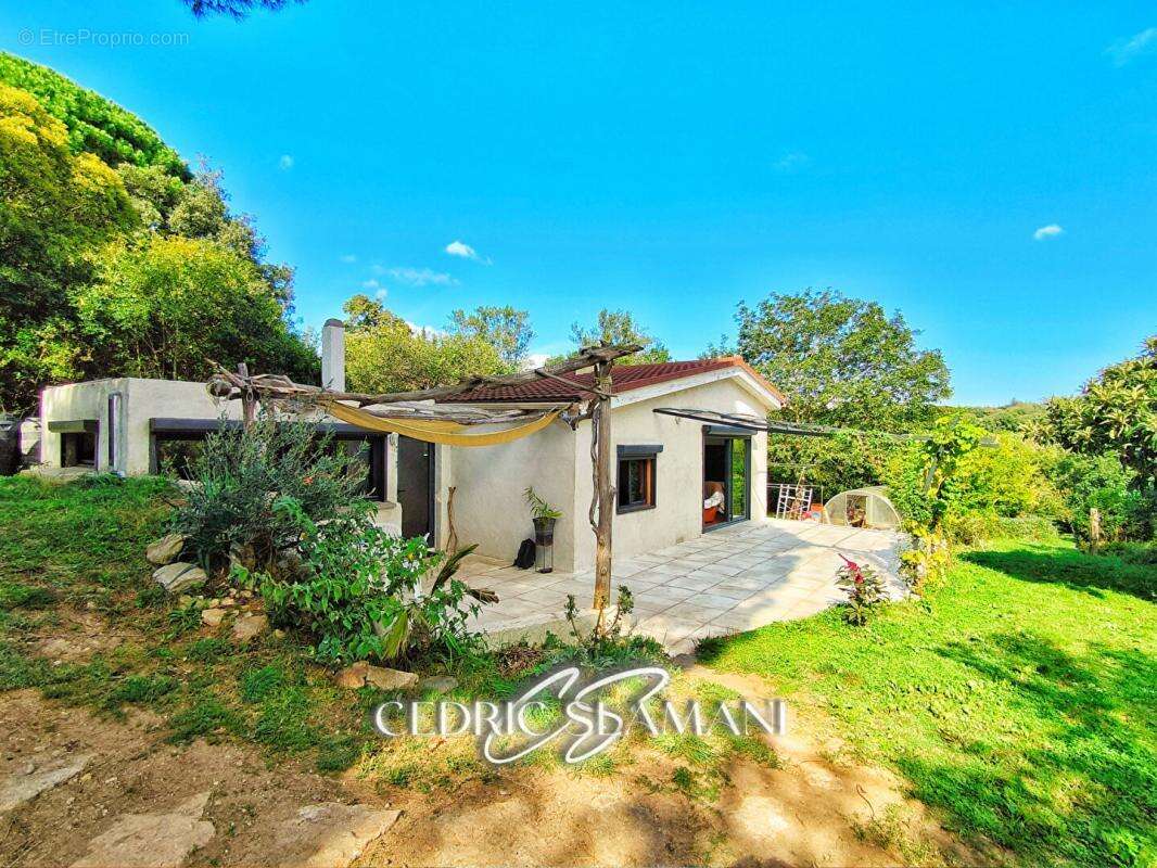 Maison à SAINT-DENIS