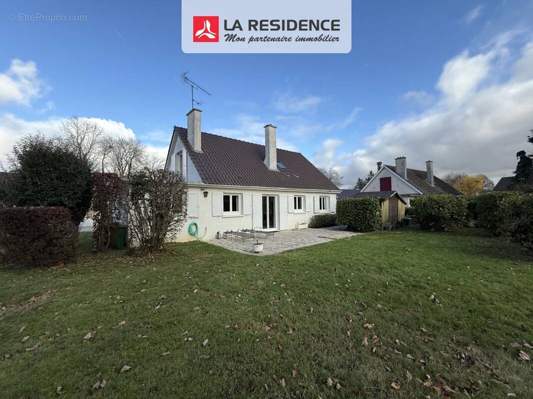 Maison à LE MESNIL-SAINT-DENIS