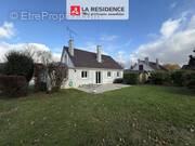 Maison à LE MESNIL-SAINT-DENIS