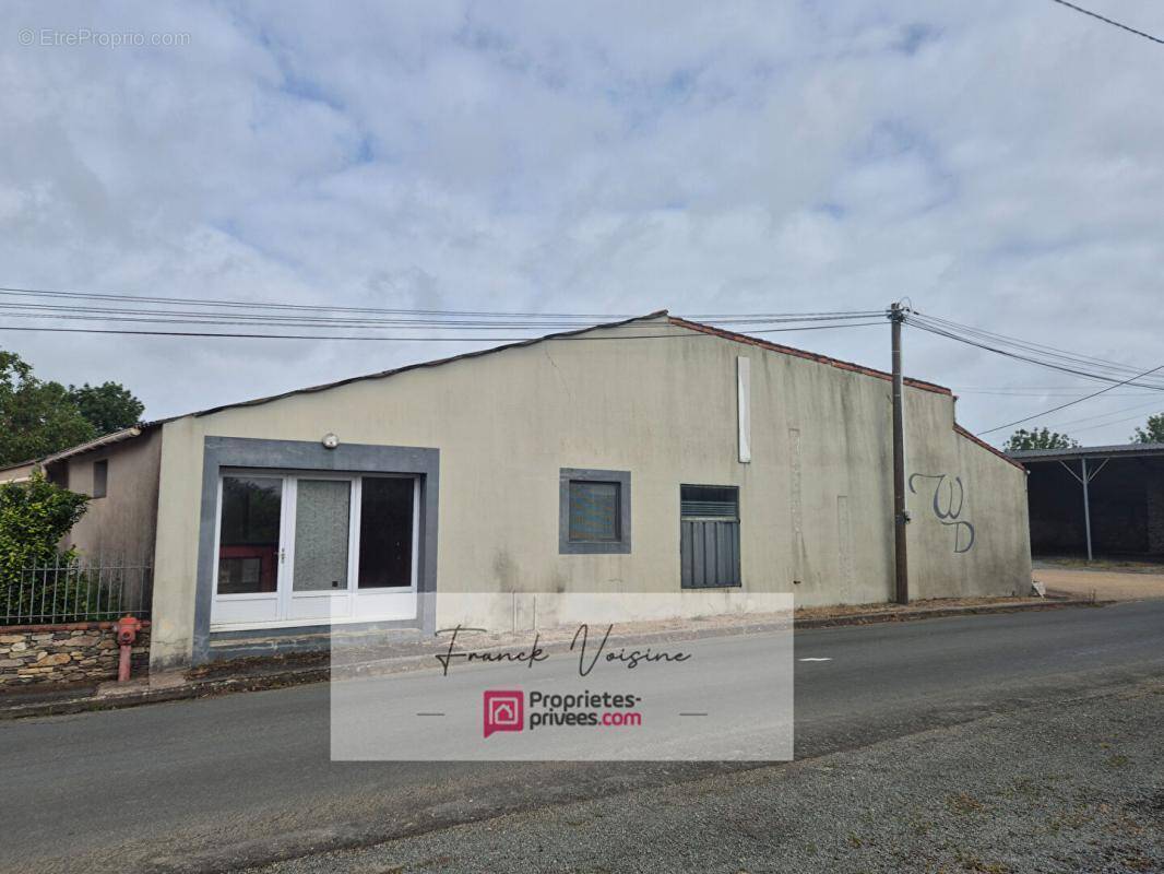 A VENDRE à Rochetrejoux, atelier de 173 m2 env - photo 1