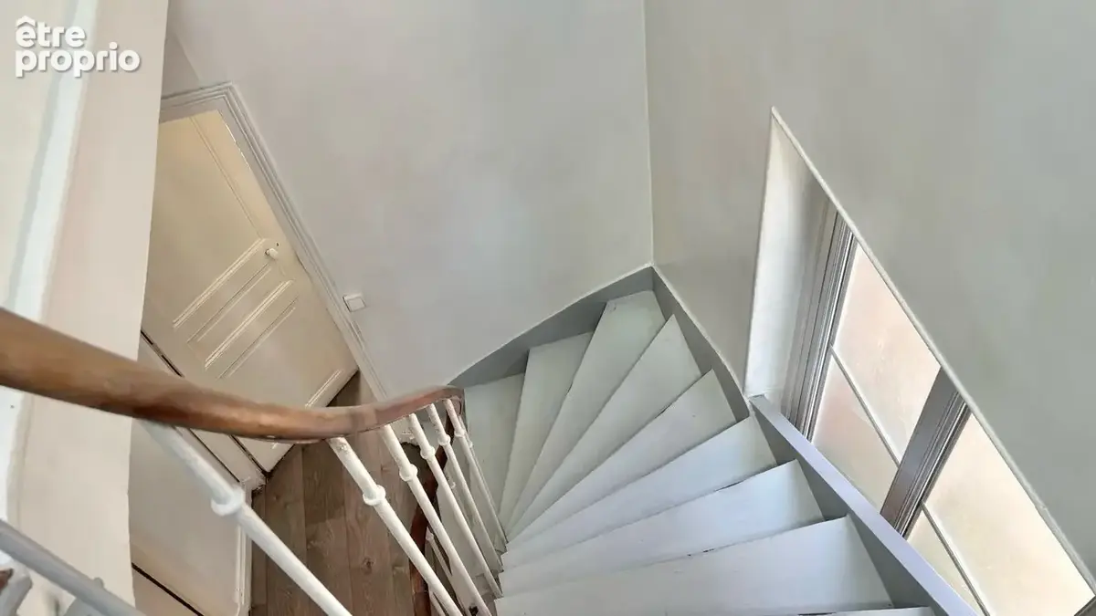 Belle meulière de caractère avec 4 chambres et un jardin. - photo 12