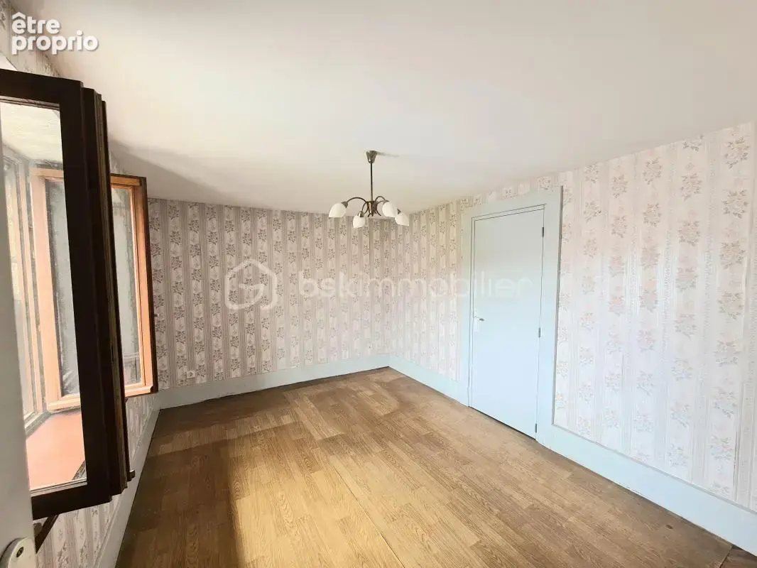 Maison jumelée à rénover – Beau potentiel – À 20 min de la frontière suisse - photo 8