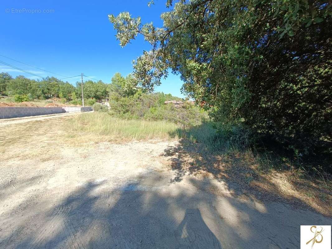 Terrain à MONTMEYAN
