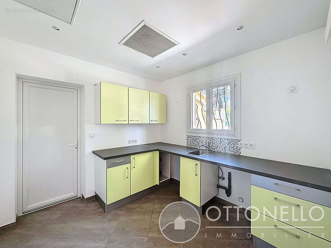 Maison à ROQUEBRUNE-SUR-ARGENS