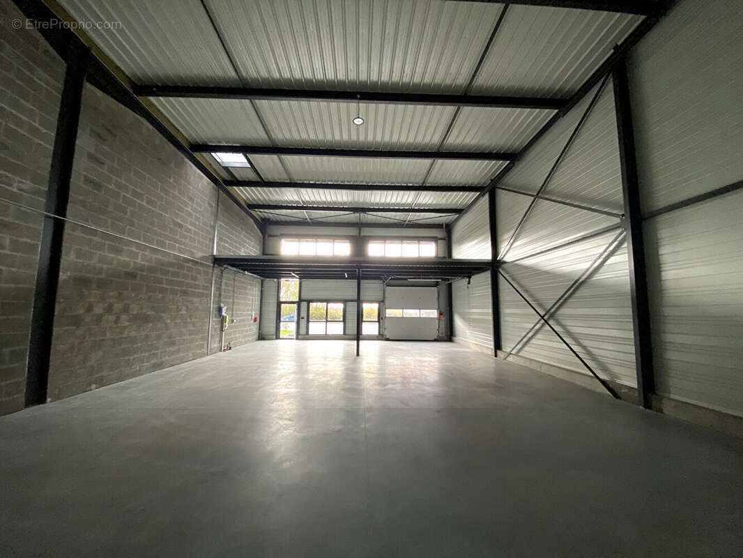 Commerce à BASSE-GOULAINE