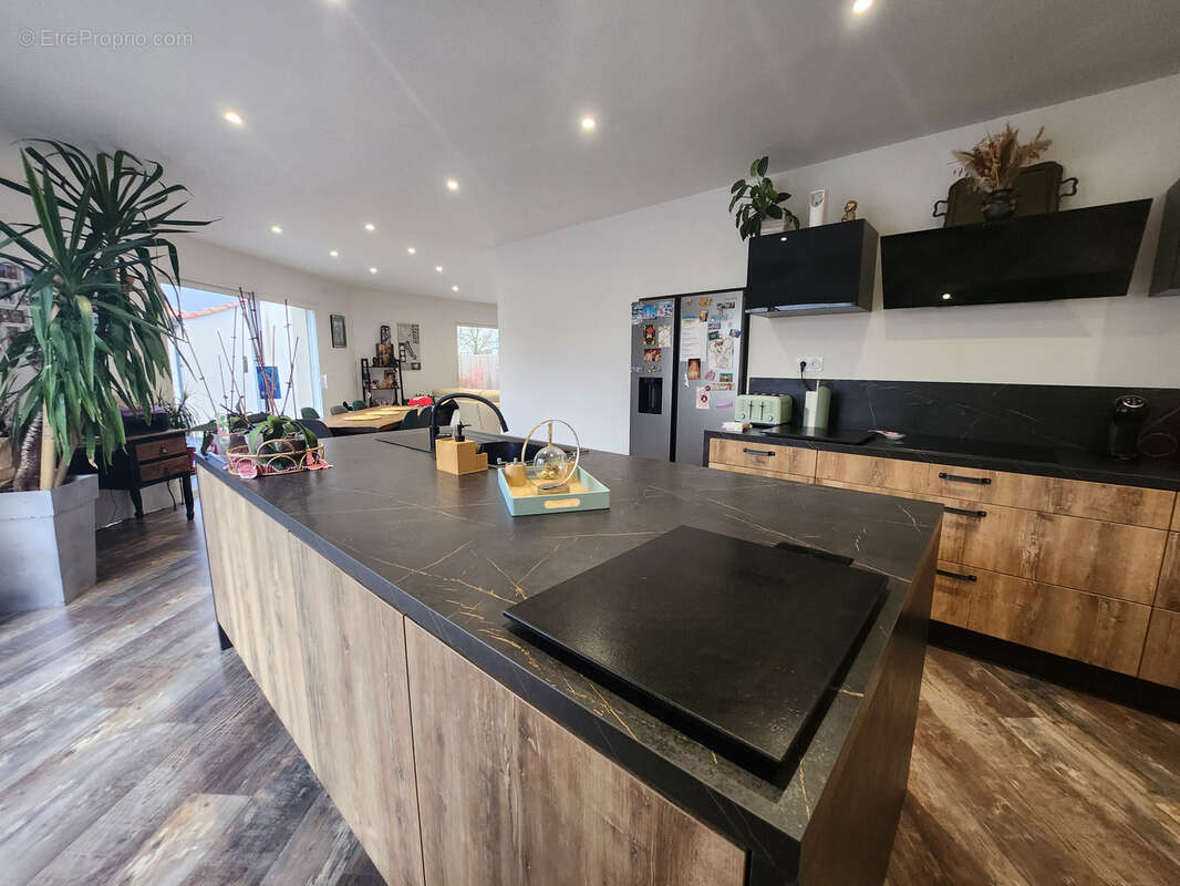 Maison en pierre rénovée avec studio indépendant, piscine et grand garage - photo 6