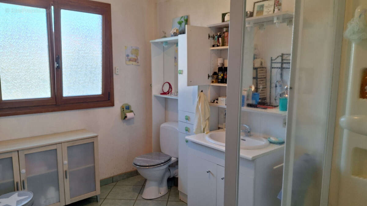 Maison à SAINT-GENES-CHAMPANELLE