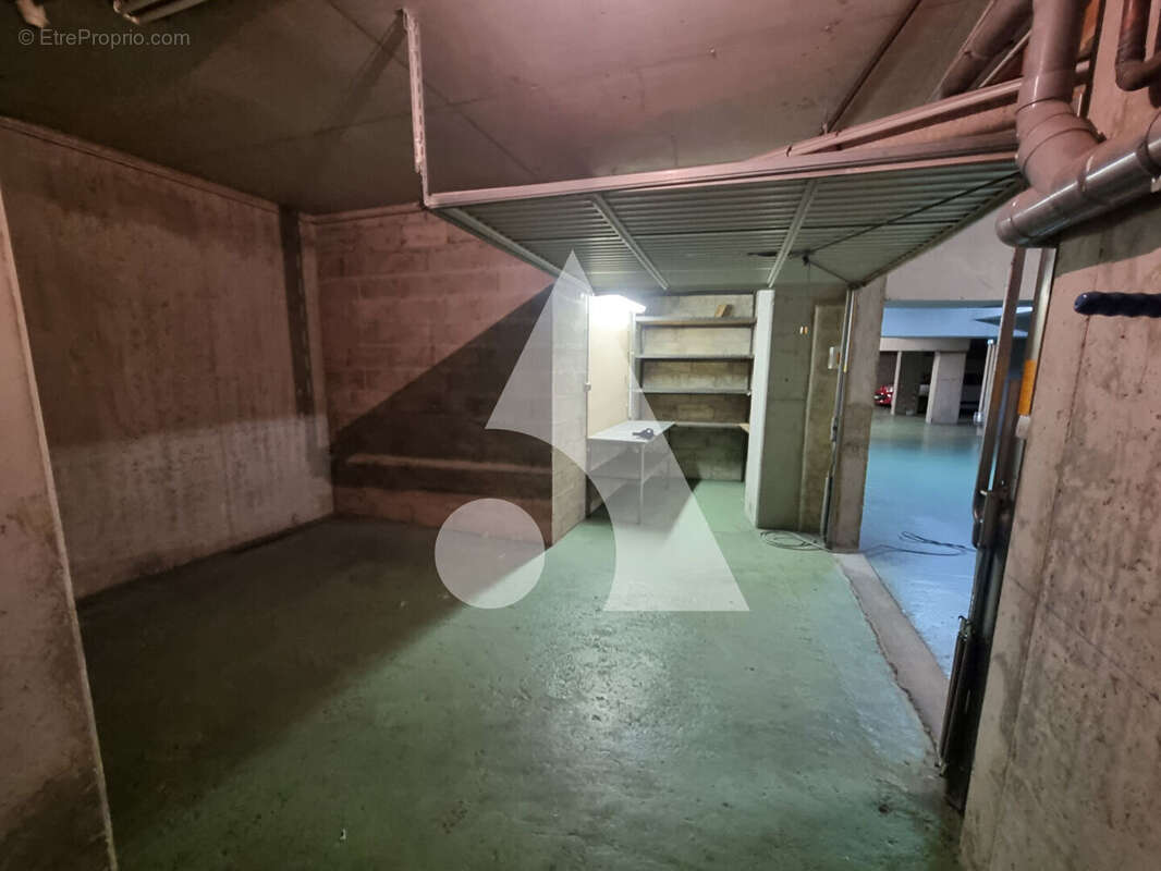 Box La Garenne Colombes 28 m² - photo 4