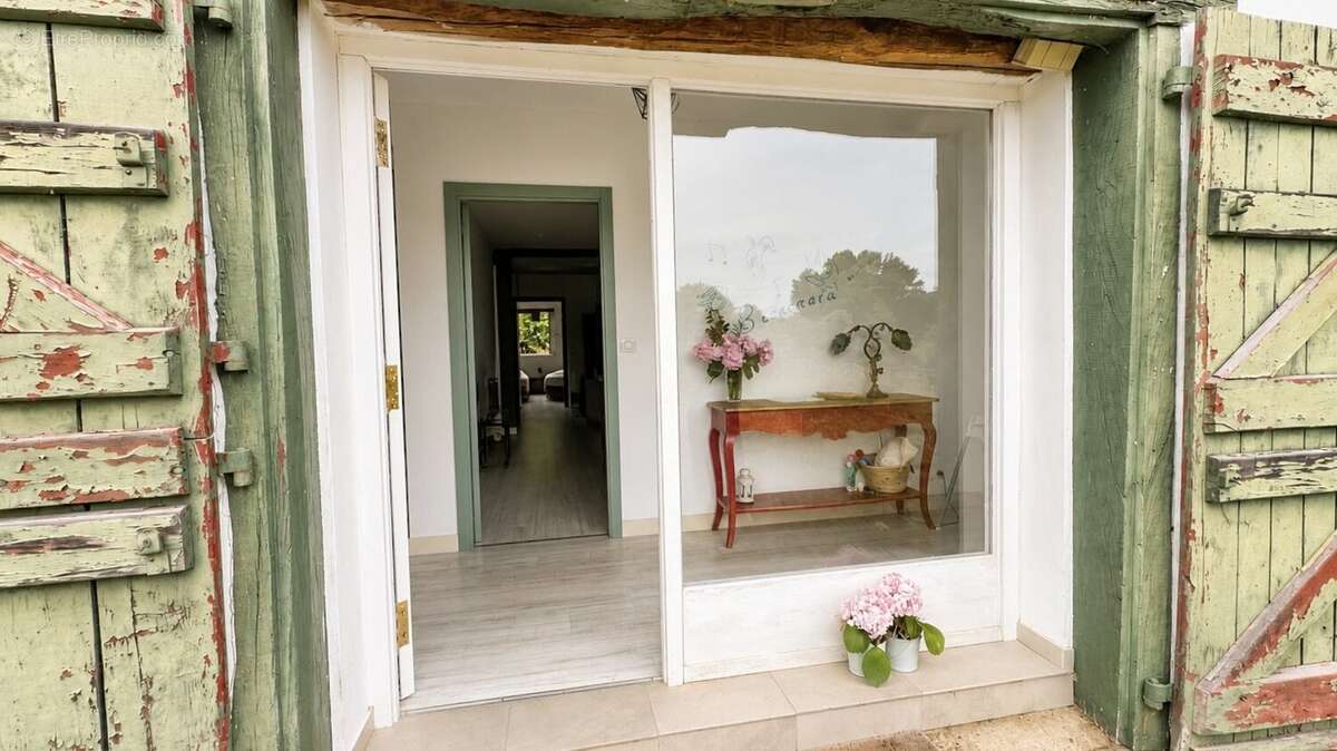 Maison de caractère du XVIIIe siècle rénovée  402 m² habitables  9 chambres  Terrain de 2 215 m²  Urt - photo 14