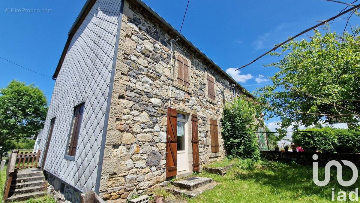 Photo 1 - Maison à SAINT-GENES-CHAMPESPE