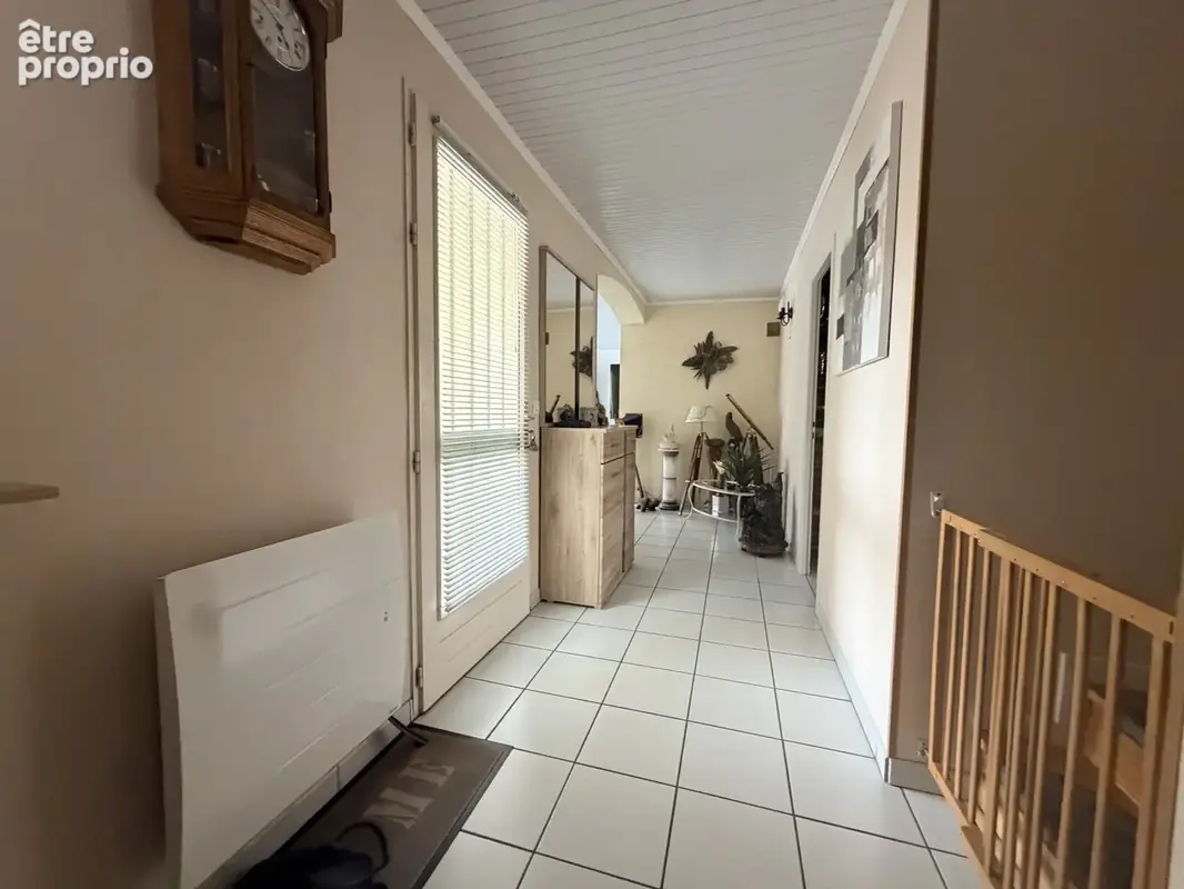 Maison familiale 121 m2 avec piscine, terrain clôturé et beaux espaces de vie - photo 13