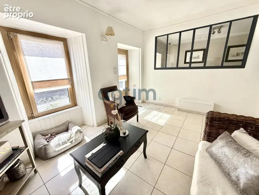 Montaigu, centre-ville, maison en pierre, 69m2 hab, 2 chambres, terrain et dépendances - photo 5