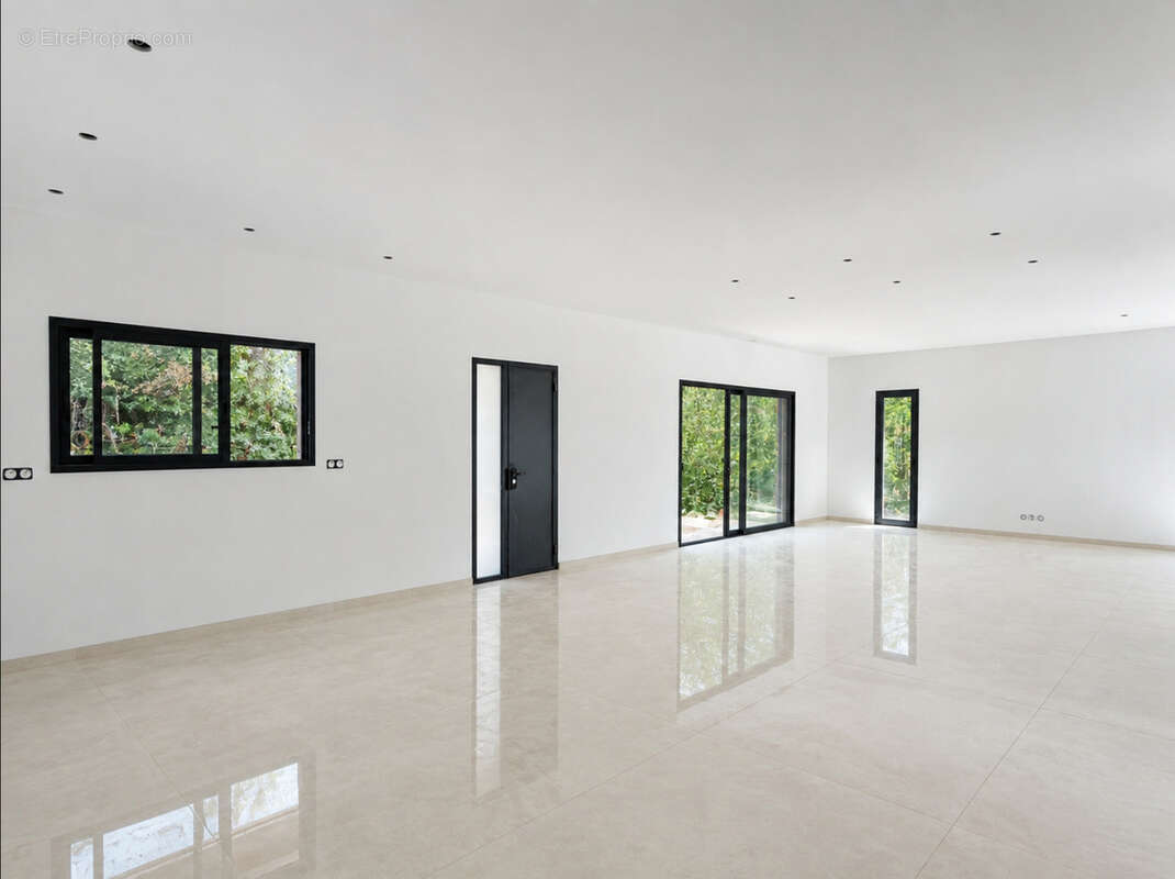 Villa contemporaine de plain-pied avec piscine - Vue dégagée - Lembras - photo 3