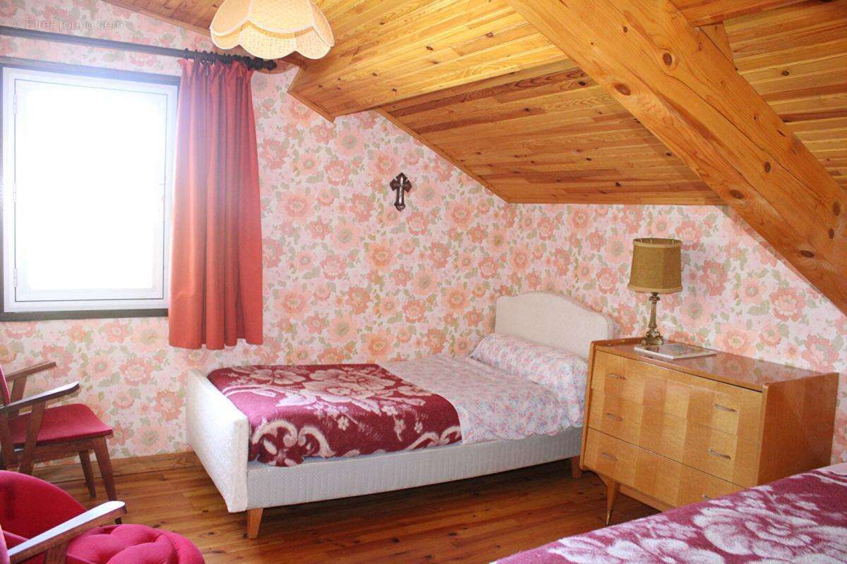 Exclusivité Maison avec deux habitations de 166 m2 sur une parcelle de 5400 m² - photo 5