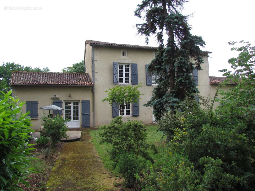 Maison à BERNAC
