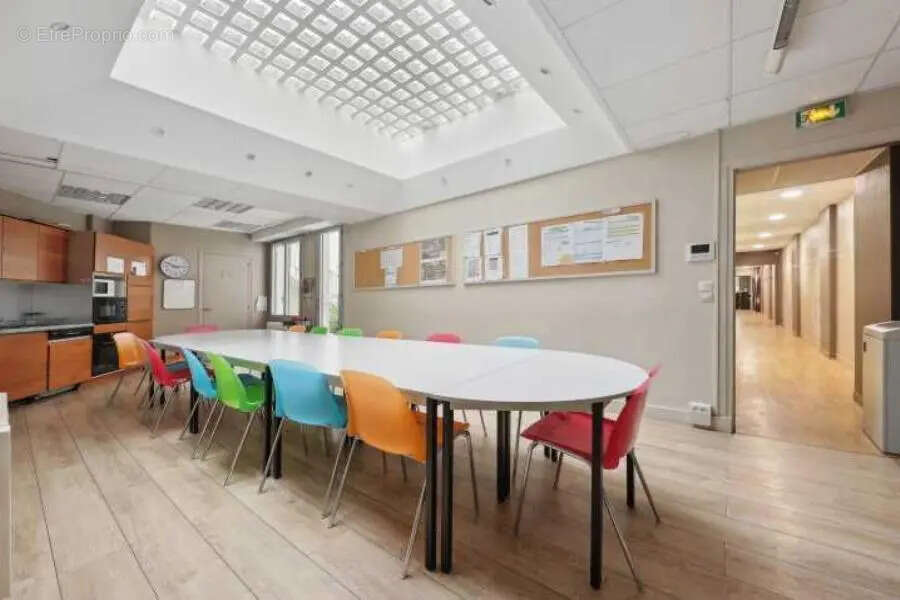 Commerce à PARIS-8E