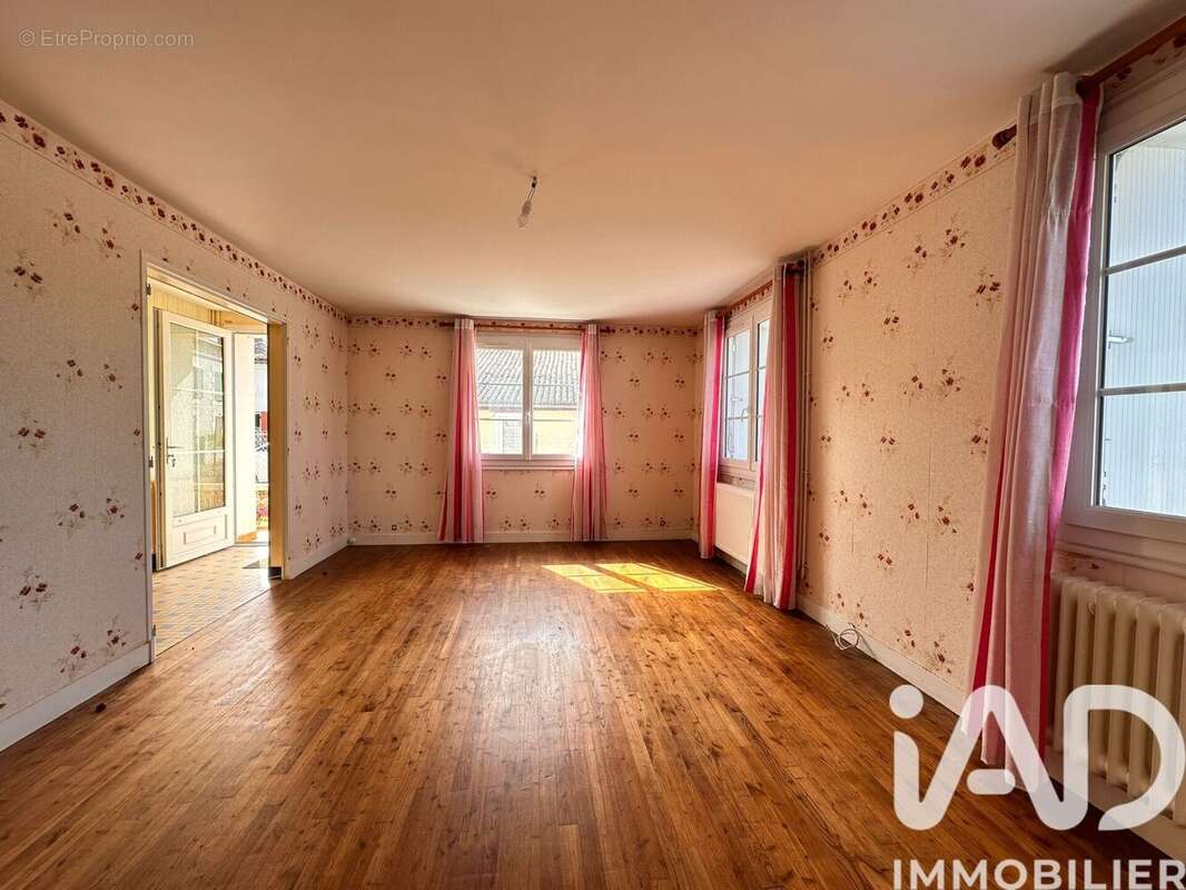 Maison 159 m² à Maire-Levescault  - photo 9