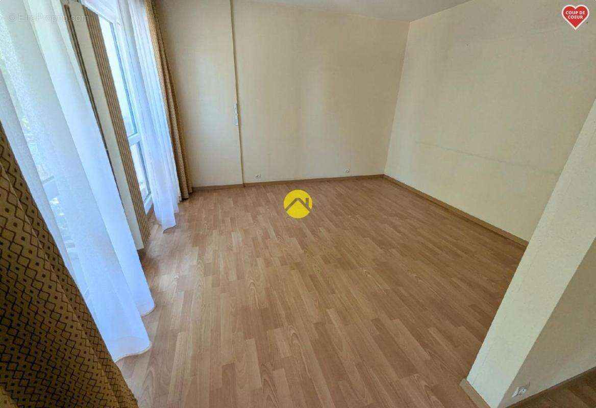 Apt T4. 87m².Garage.Parking.Cave - photo 4