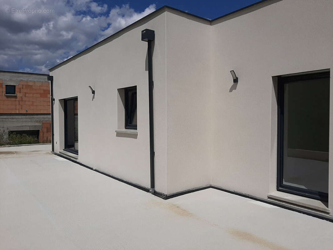 Maison à LES MARTRES-DE-VEYRE