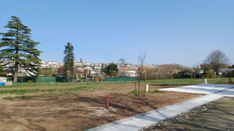 Terrain à ANGOULEME