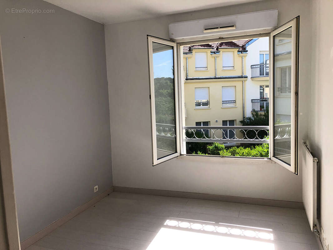 Appartement à BUC