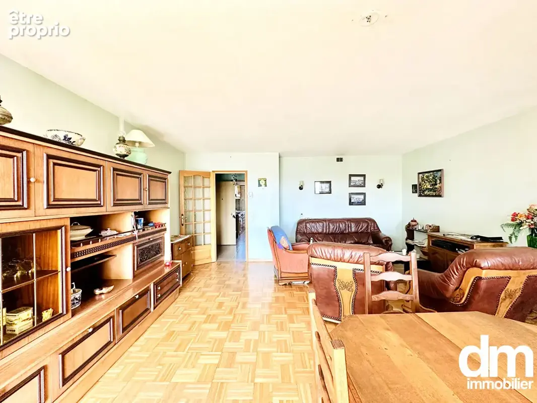 Appartement  5 pièce(s) 123.87 m2 avec terrasses, place de parking privative et cave - photo 2