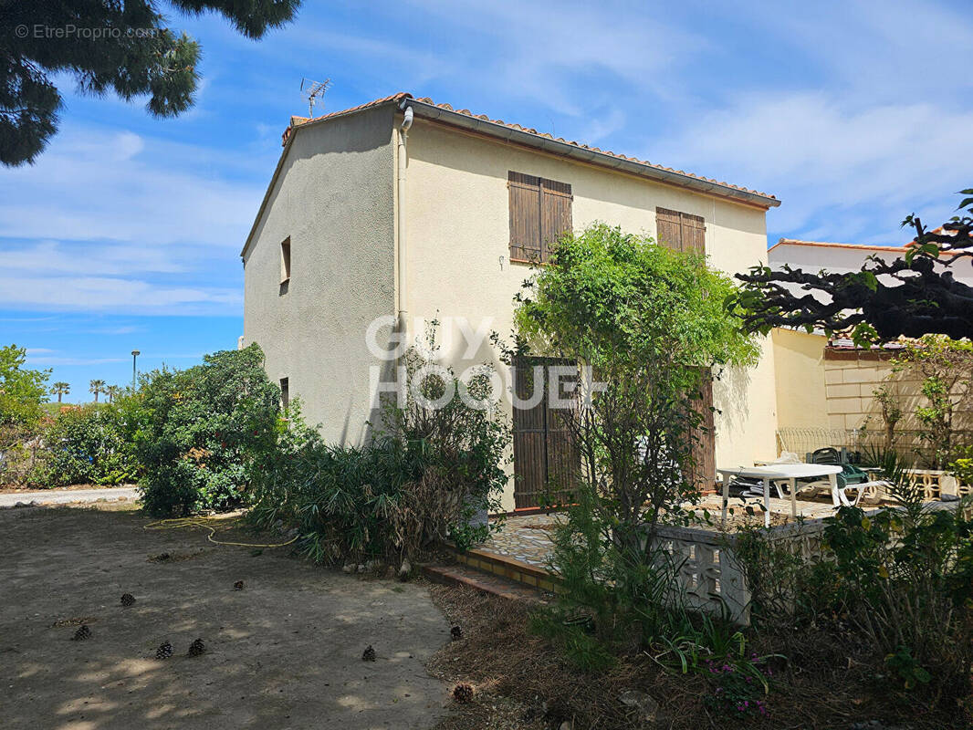 Maison à SAINT-LAURENT-DE-LA-SALANQUE