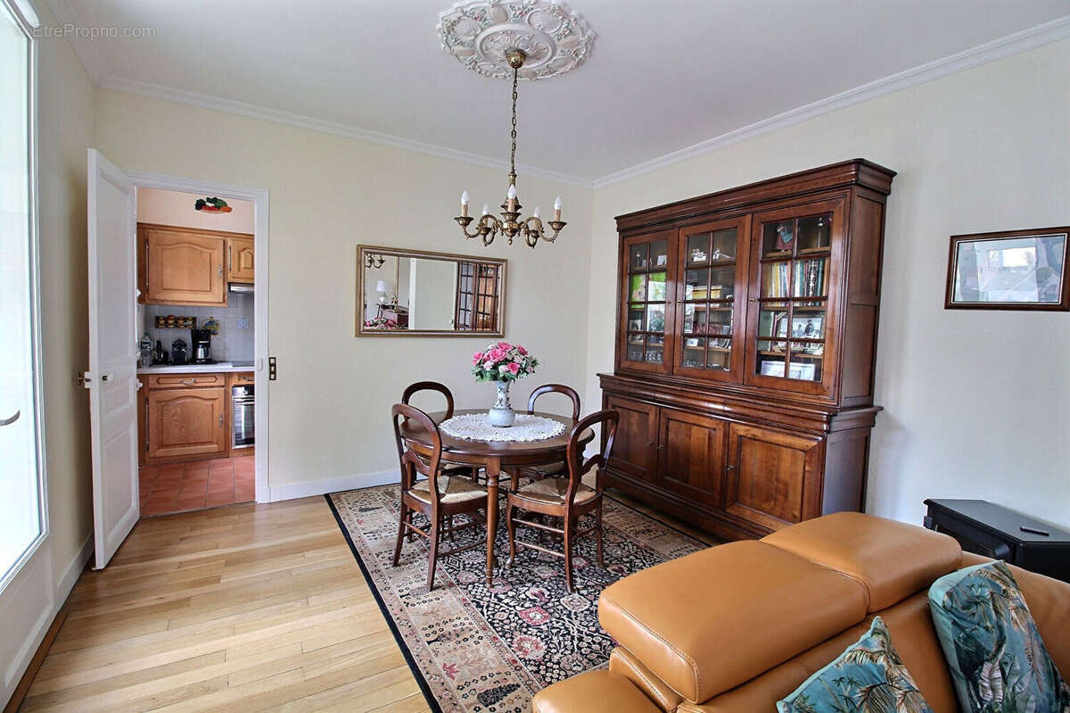 Maison à LA GARENNE-COLOMBES