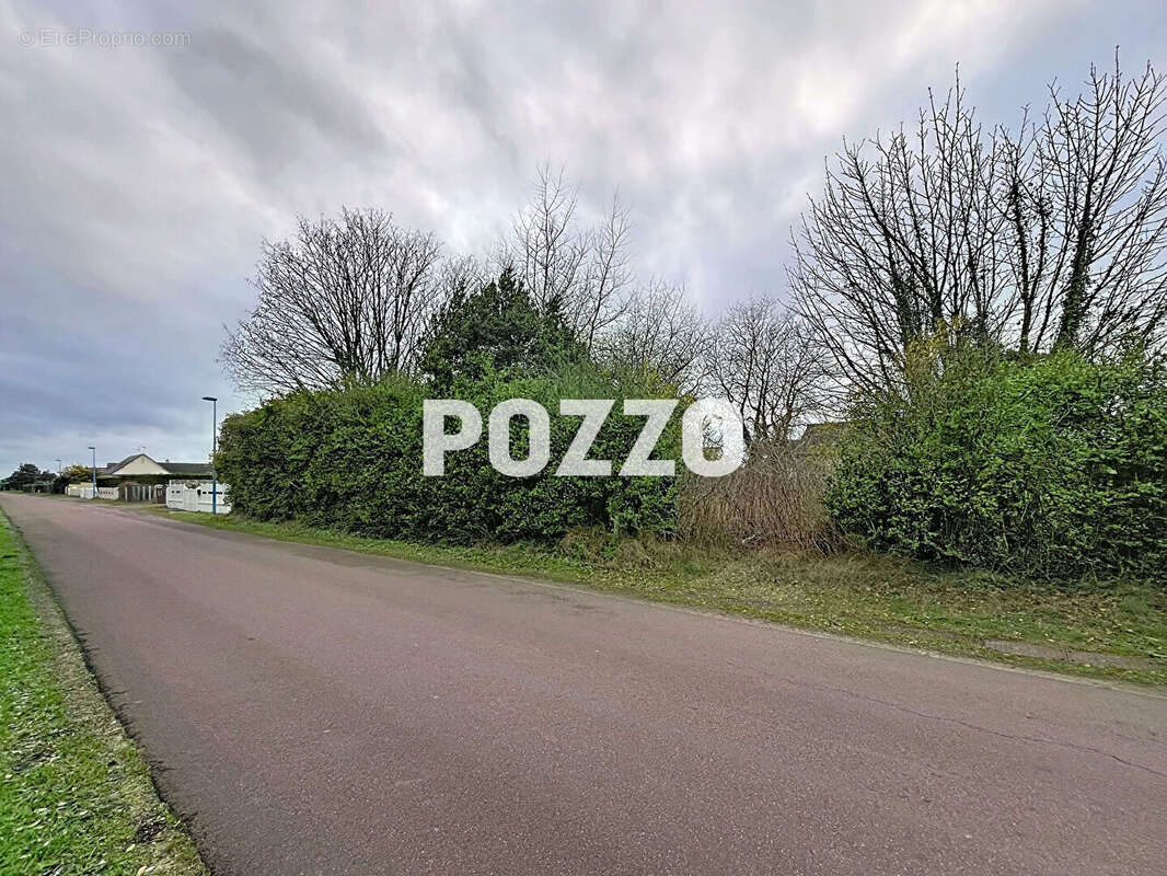 Pirou plage , 900 mètres de la plage, maison  cadastrée à démolir ou à restaurer sur un terrain  de 1130 m² - photo 4