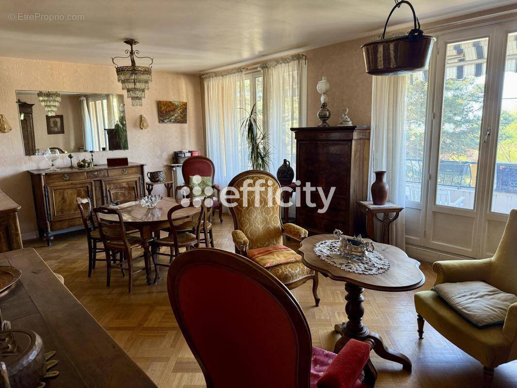 Appartement à SAINT-GENIS-LAVAL