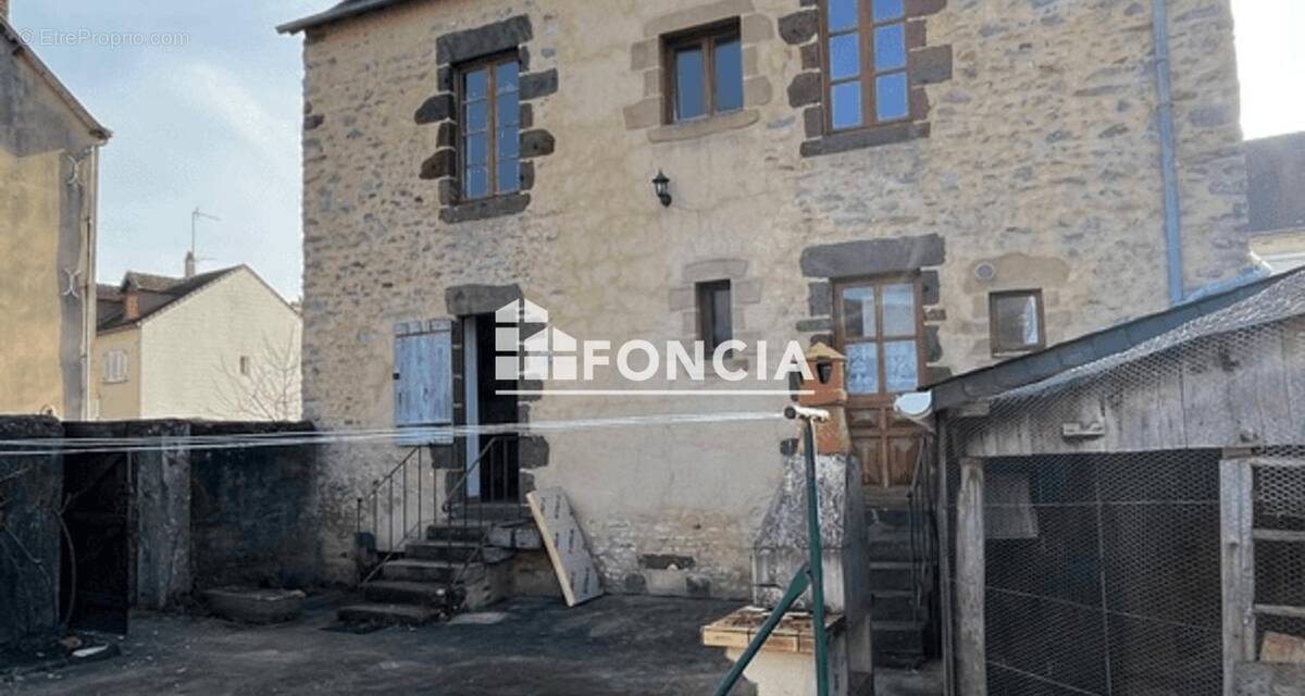 Maison à FRESNAY-SUR-SARTHE