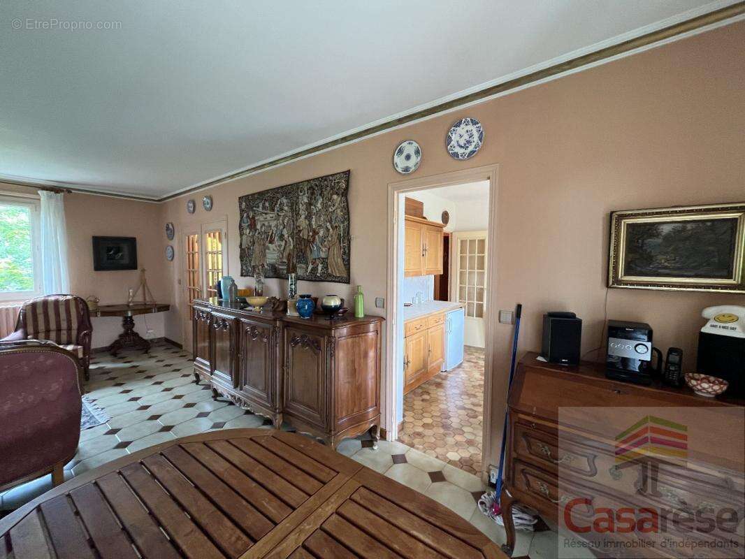 Maison 140 m² à Saint-Jean-De-Vaux  - photo 4