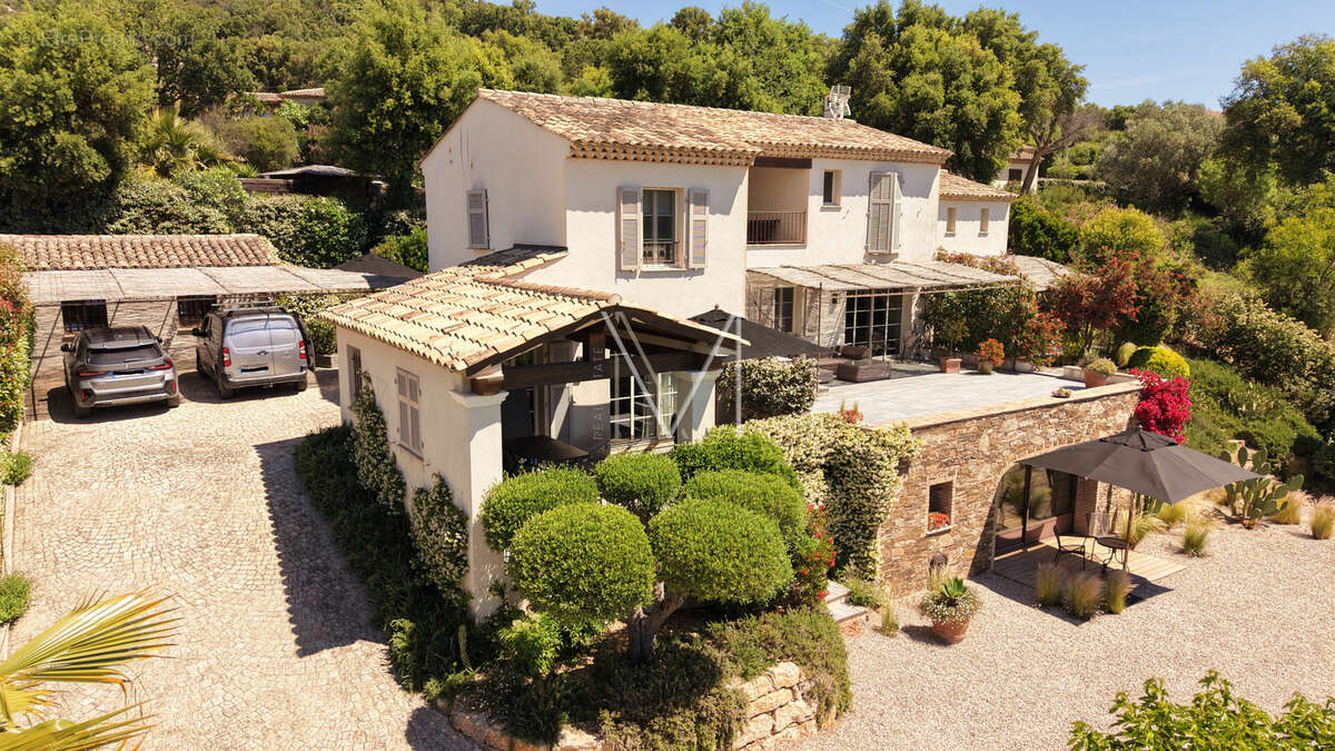 Maison à PLAN-DE-LA-TOUR