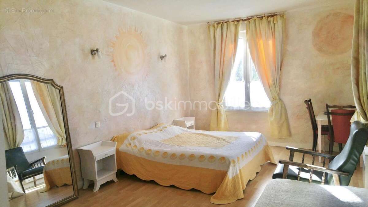 Immeuble mixte de 348m2 avec hôtel, loft, boutique et café ! - photo 13