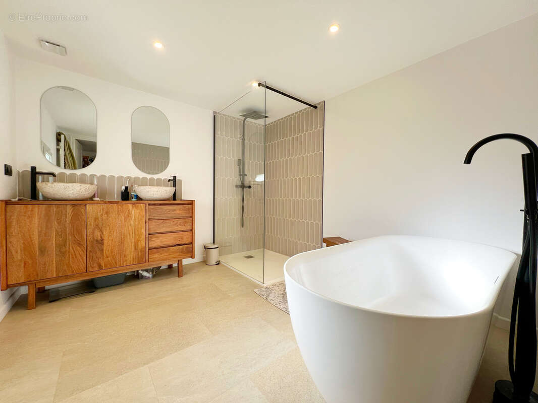 Maison à SAINT-ROMAIN-DE-BENET