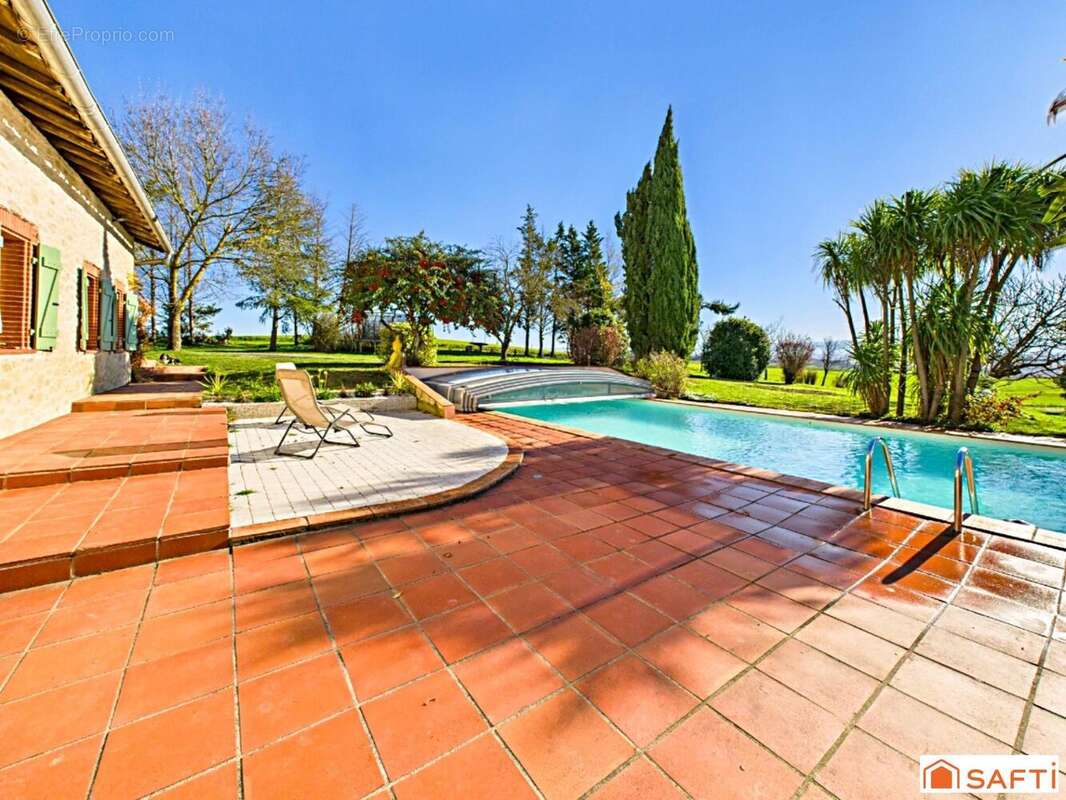 Maison 202 m² à Saint-Sulpice-Sur-Leze  - photo 6