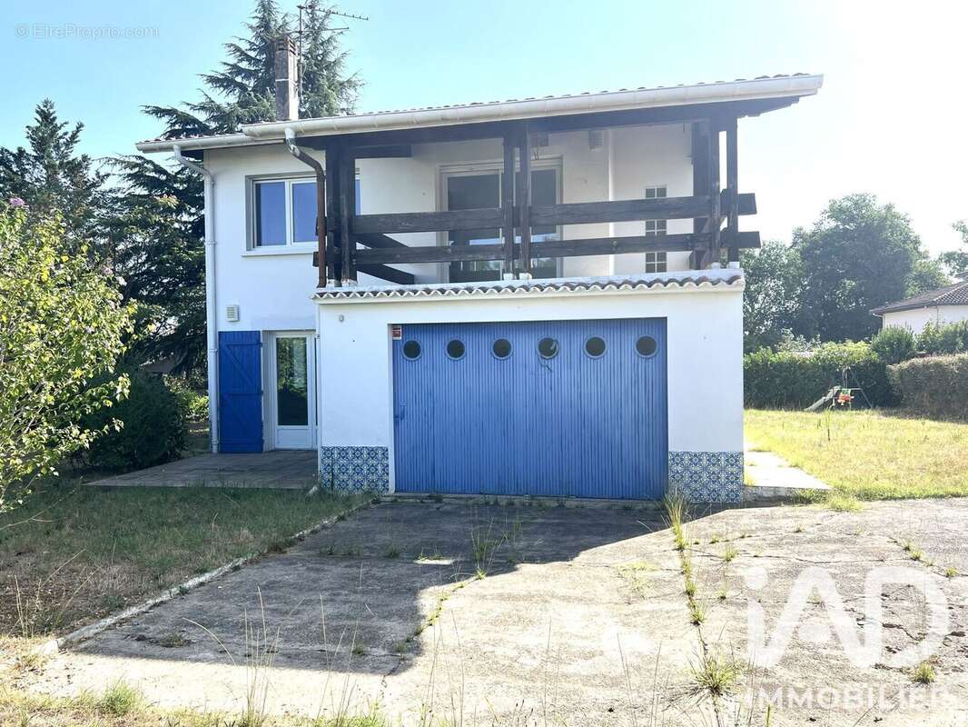 Maison 217 m² à Saint-Pierre-Du-Mont  - photo 3