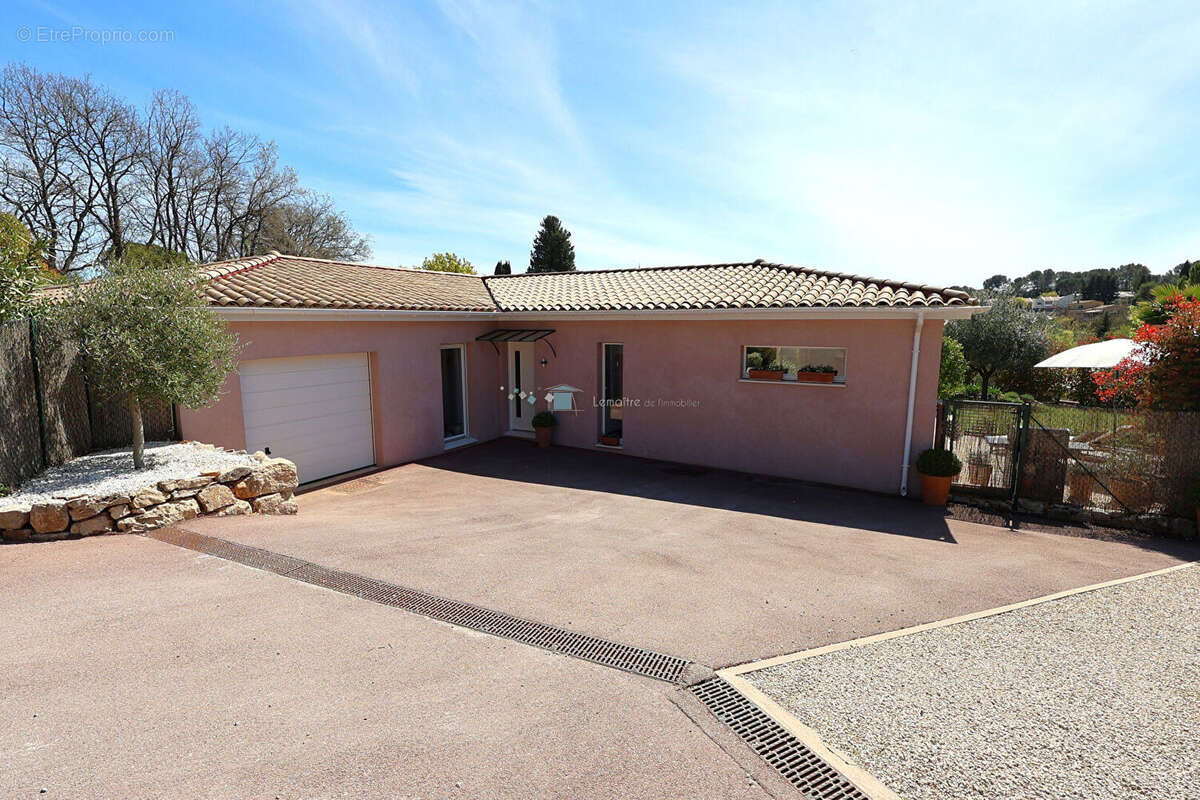 Villa récente Peymeinade 130 m² et 25 m² de garage avec piscine terrain de 1285 m² - photo 6