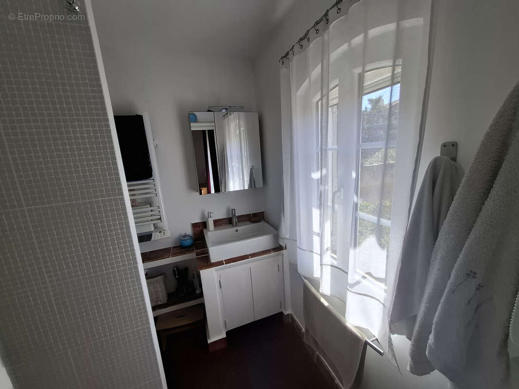 Maison à FONTVIEILLE