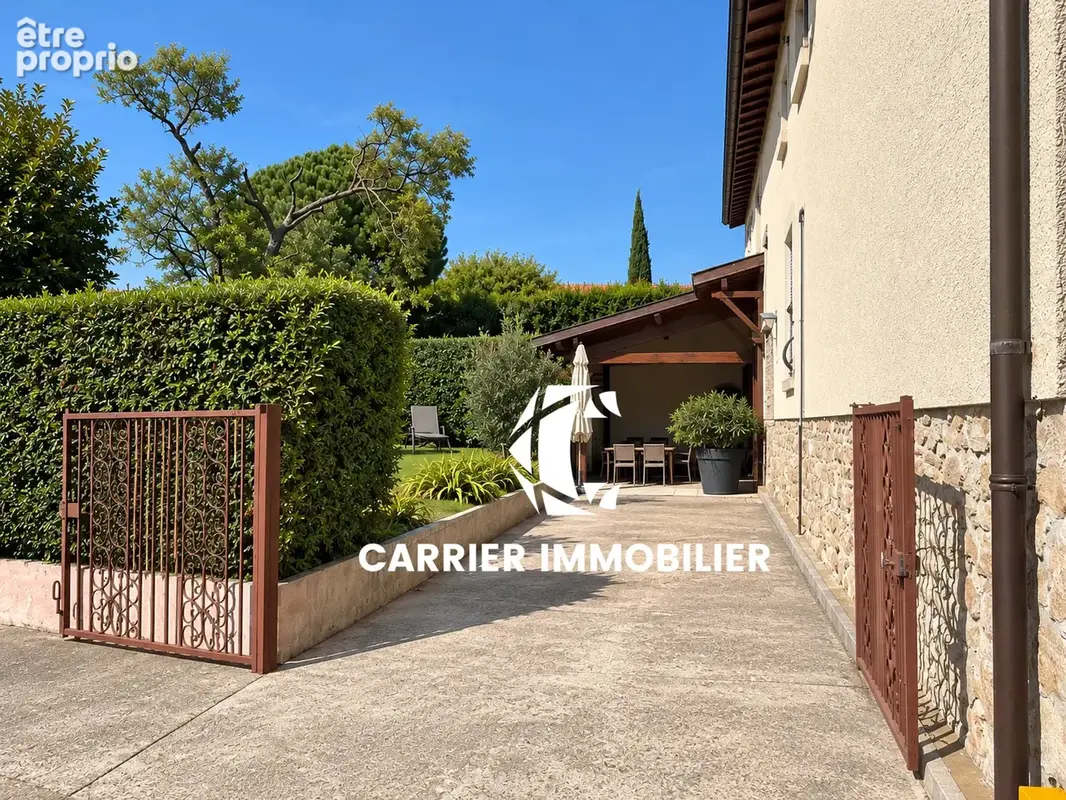 Saint-genis-les-ollières   ensemble immobilier de caractère   3 appartements loués   239 m2   garage   terrain - photo 3