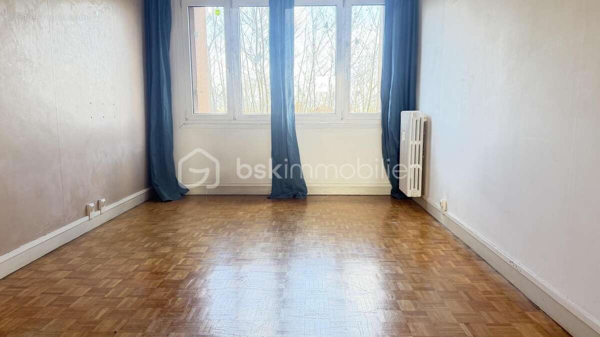 Appartement à LES PAVILLONS-SOUS-BOIS
